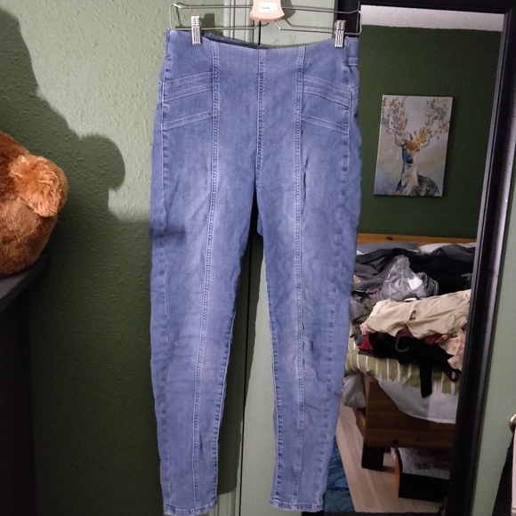 Free People Denim - GUC FREE PEOPLE FEEL ALRIGHT SKINNY JEANS IN SIZE 28 INDIGO BLUE